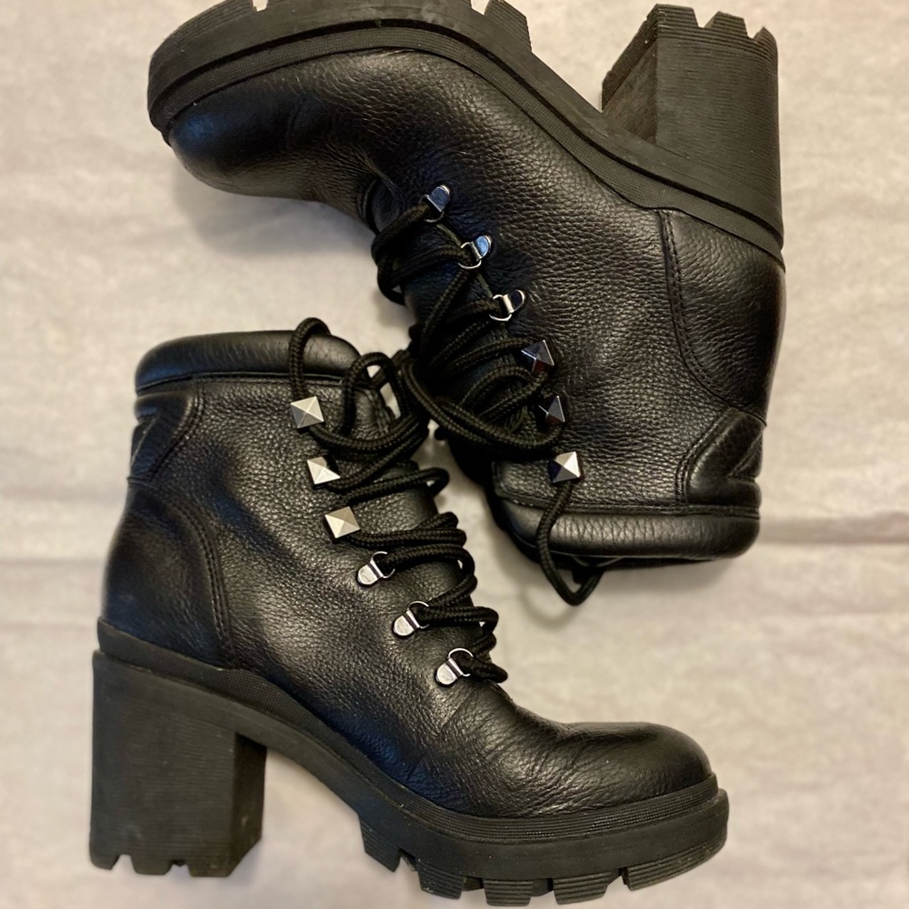 Black boots - Picture 3 of 5